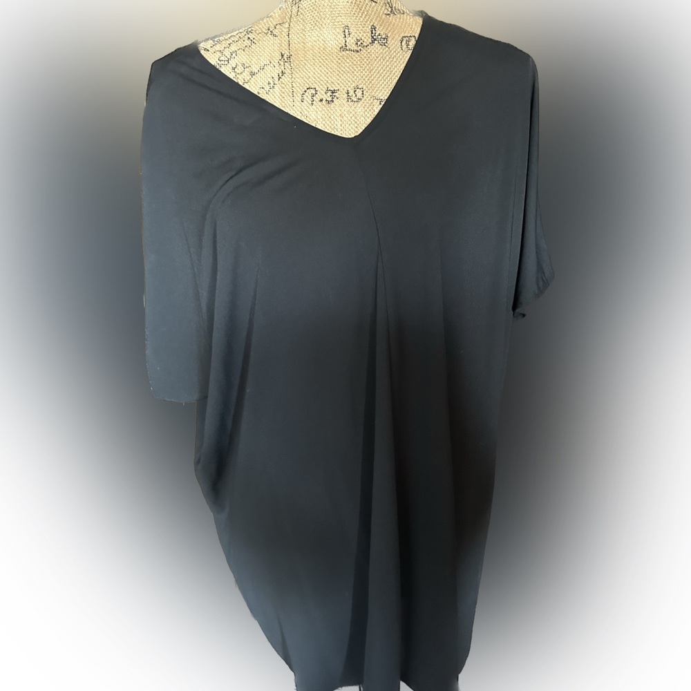Uniqlo Basic Black Top- Adult XL